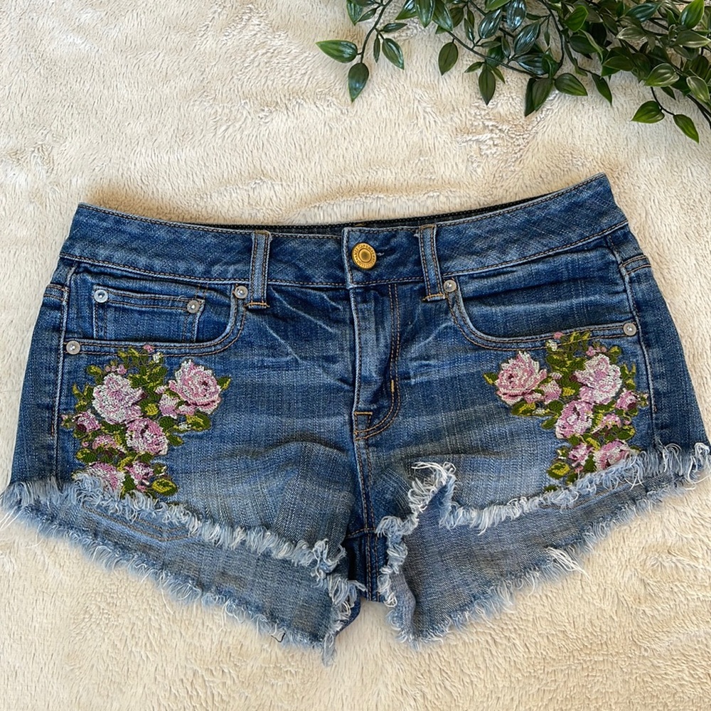 AMERICAN EAGLE Blue Denim Shorts Floral Embroidery